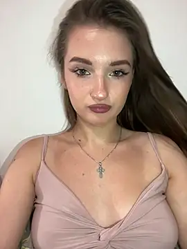 Green eyes lady online show from July 5, 2026, 4:25 pm