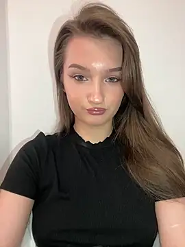 Green eyes lady online show from May 8, 2026, 1:48 pm