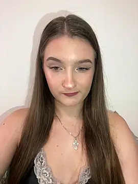 Green eyes lady online show from August 8, 2026, 1:51 pm