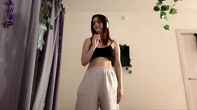 LunaMacky online show from February 21, 2026, 12:12 am