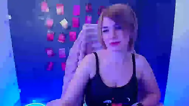 Snapshot of CuttieEmma chatting on February 16, 2026, 12:37 pm CuttieEmma online show from February 16, 2026, 12:37 pm