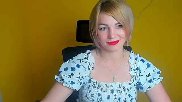 CuttieEmma online show from July 11, 2026, 12:05 pm