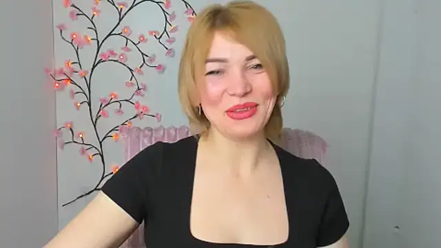 Snapshot of CuttieEmma chatting on February 23, 2026, 7:31 am CuttieEmma online show from February 23, 2026, 7:31 am