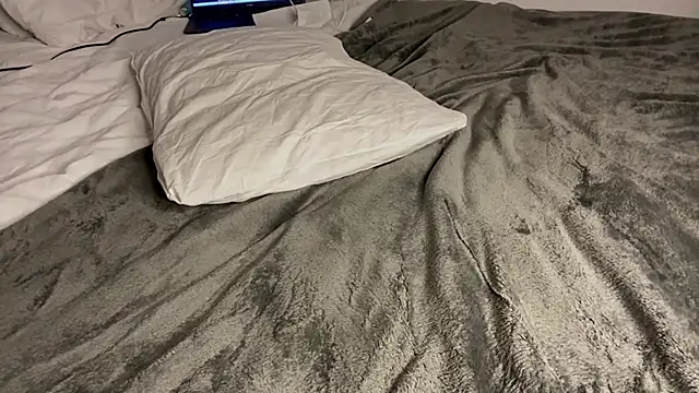 lil kittty online show from March 18, 2026, 9:59 pm