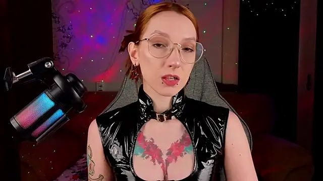 Vamp Mila online show from April 28, 2026, 6:12 pm