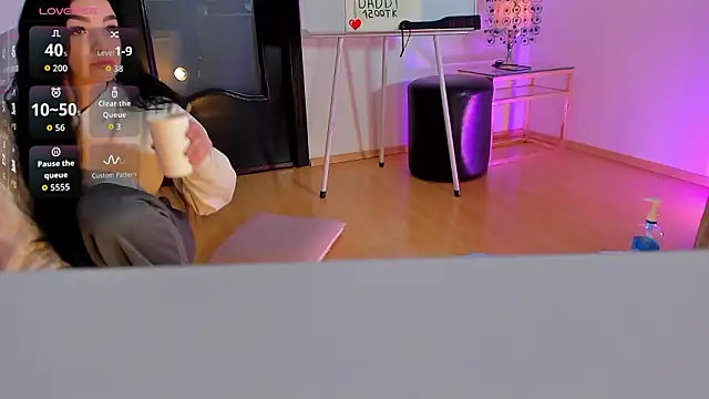 Peanaughty online show from February 20, 2026, 8:16 am