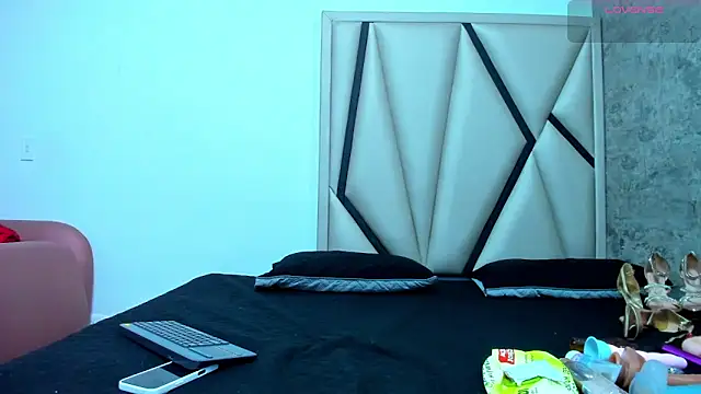 Snapshot of Emily-Queen03 chatting on February 26, 2026, 11:54 am Emily-Queen03 online show from February 26, 2026, 11:54 am