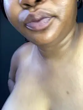 Snapshot of MeekyCurvyAss chatting on February 1, 2026, 11:30 am MeekyCurvyAss online show from February 1, 2026, 11:30 am