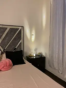  HannahFox  online show from April 23, 2026, 11:17 pm