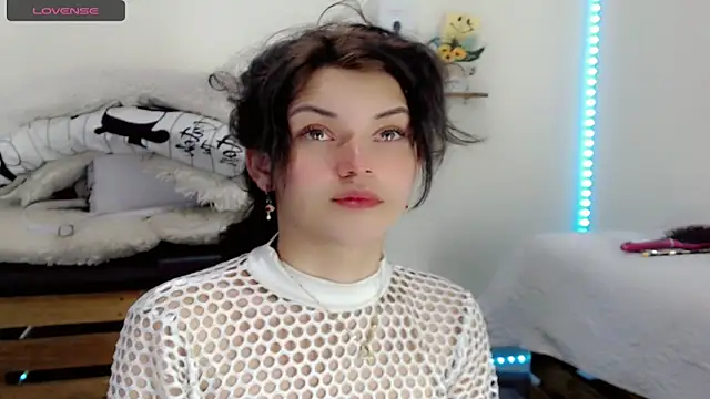 NathalialLooes online show from April 14, 2026, 5:34 am