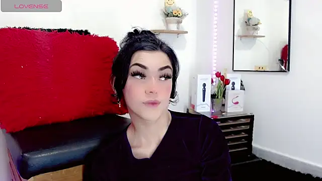 NathalialLooes online show from February 2, 2026, 11:04 pm