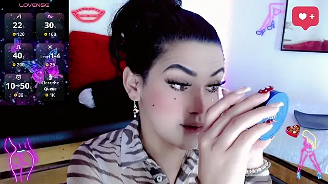 NathalialLooes online show from February 14, 2026, 9:37 pm