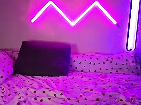 Snapshot of AlyaX_X chatting on February 17, 2026, 12:46 pm AlyaX X online show from February 17, 2026, 12:46 pm