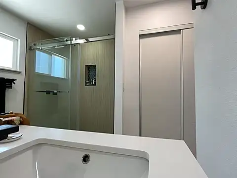 Anadia Starr online show from April 15, 2026, 8:42 pm