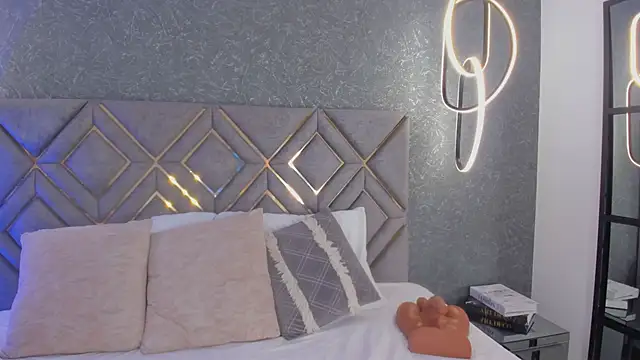 Bella-Swant online show from February 22, 2026, 11:45 am