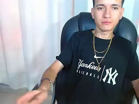 Snapshot of eroboyxox chatting on February 25, 2026, 8:08 pm eroboyxox online show from February 25, 2026, 8:08 pm