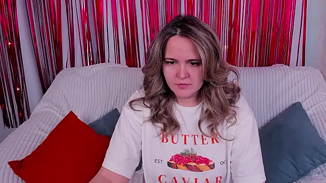 Snapshot of LilyBel chatting on February 16, 2026, 5:28 am LilyBel online show from February 16, 2026, 5:28 am