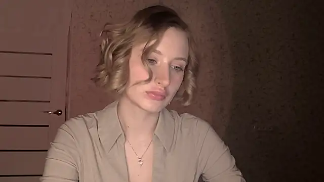 DeliciaBagnoli online show from March 12, 2026, 5:28 pm