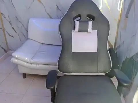 Andrea girlx online show from February 7, 2026, 3:42 pm