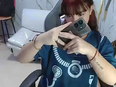 Andrea girlx online show from February 4, 2026, 1:28 pm