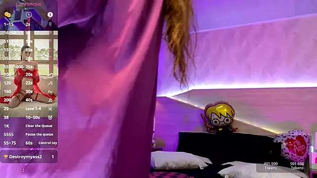 kylliefox  online show from November 18, 2025, 3:04 pm