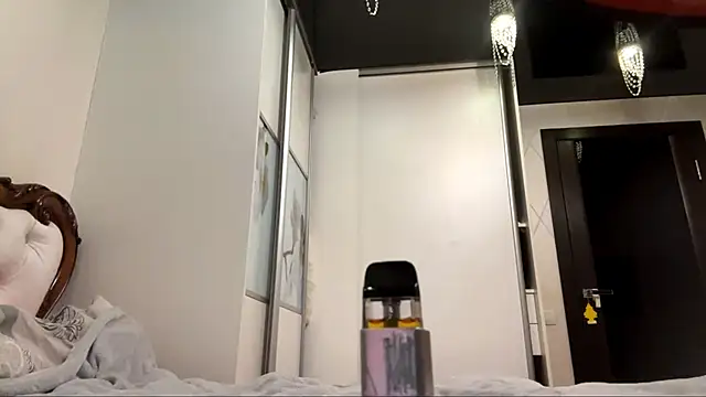 Snapshot of KatheyMichelfelder chatting on February 10, 2026, 3:33 pm KatheyMichelfelder online show from February 10, 2026, 3:33 pm