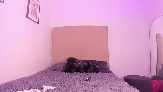 im tiffany  online show from February 12, 2026, 4:23 am