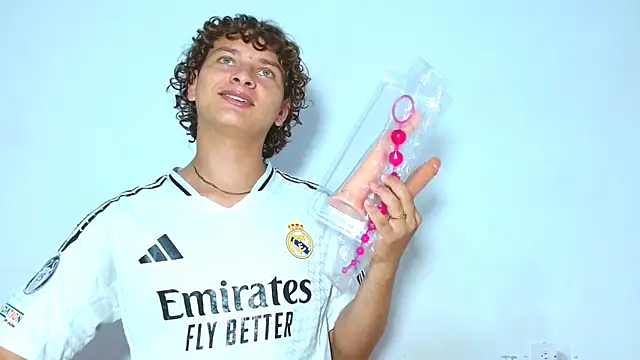 arielnoir6958 online show from April 3, 2026, 11:33 pm