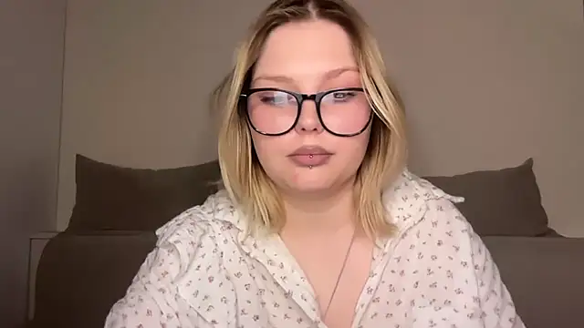 Ophelia Ritz online show from March 26, 2026, 11:02 pm