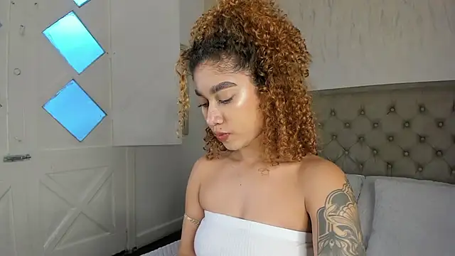 Snapshot of Sienna_brunette chatting on February 21, 2026, 12:07 pm Sienna brunette online show from February 21, 2026, 12:07 pm