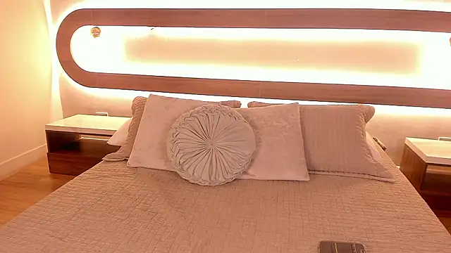 Snapshot of Sienna_brunette chatting on February 9, 2026, 12:25 pm Sienna brunette online show from February 9, 2026, 12:25 pm