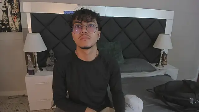 Snapshot of kai_storn chatting on February 22, 2026, 11:12 am kai storn online show from February 22, 2026, 11:12 am