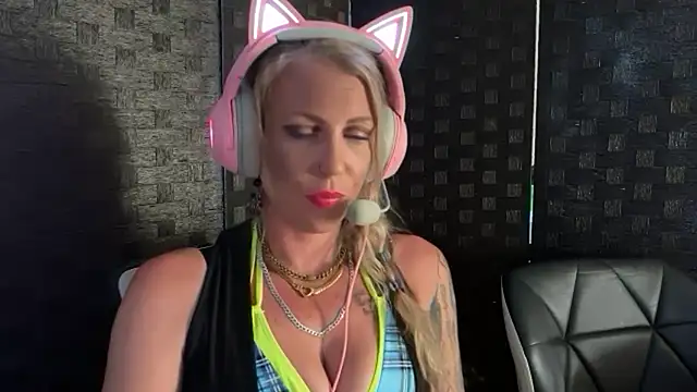 VANTABLACKXXX online show from February 12, 2026, 8:14 am