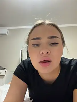 MonicaWestt online show from April 6, 2026, 6:31 pm