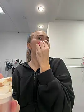 MonicaWestt online show from April 2, 2026, 7:04 am