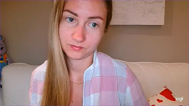 BluueSilk online show from October 10, 2025, 5:08 am