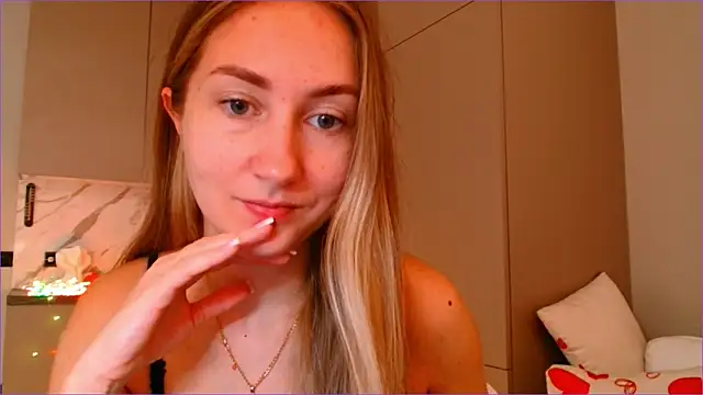 BluueSilk online show from December 3, 2025, 8:25 am