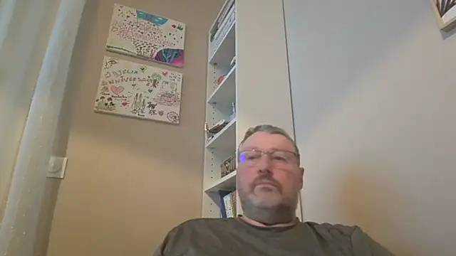 Snapshot of doudou310 chatting on February 8, 2026, 6:22 am doudou310 online show from February 8, 2026, 6:22 am