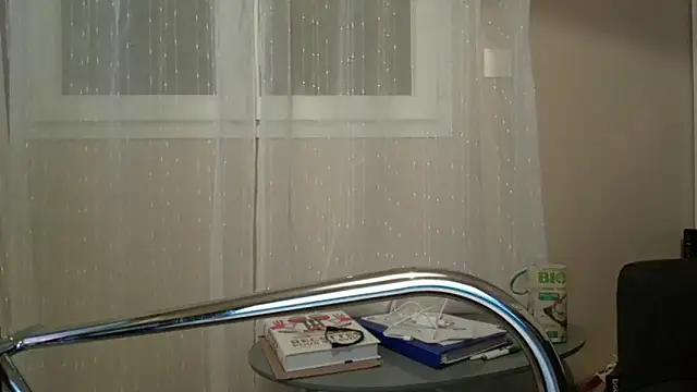 doudou310 online show from April 10, 2026, 3:46 am