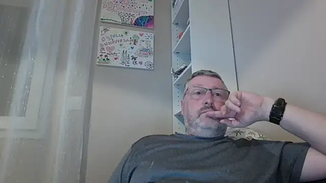 doudou310 online show from March 18, 2026, 4:37 am