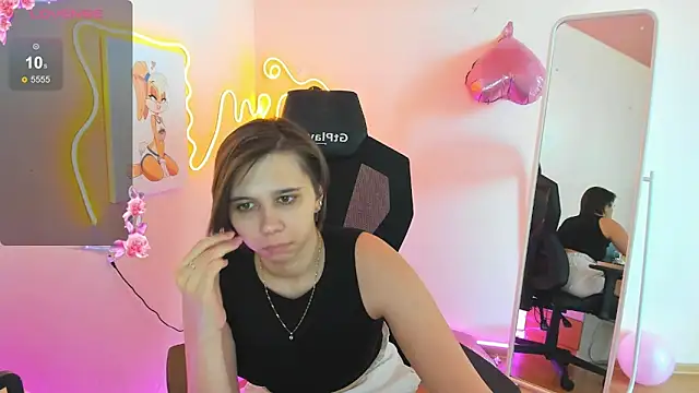 Snapshot of Scarlet_Sirenn chatting on February 2, 2026, 8:46 am Scarlet Sirenn online show from February 2, 2026, 8:46 am