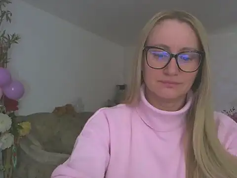 Snapshot of Nataly_Rosy chatting on February 18, 2026, 8:33 am Nataly Rosy online show from February 18, 2026, 8:33 am