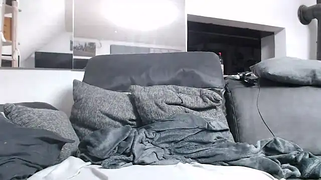 Snapshot of Chelle-Sensation chatting on February 5, 2026, 11:33 pm Chelle-Sensation online show from February 5, 2026, 11:33 pm