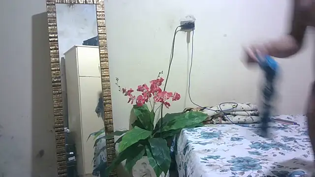 lorraine2036 online show from April 17, 2026, 11:29 pm