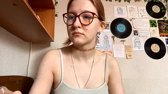 LaureenVielma online show from April 14, 2026, 7:35 am