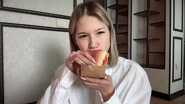 lilXdomiii online show from April 13, 2026, 10:41 am