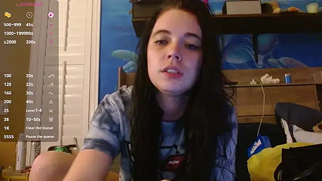 ahungkittykat online show from April 14, 2026, 1:10 am