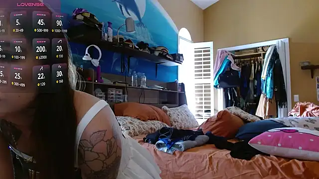 ahungkittykat online show from June 12, 2026, 6:16 pm