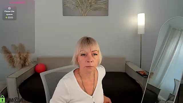 Snapshot of Ann_Annise chatting on June 13, 2026, 12:52 am Ann Annise online show from June 13, 2026, 12:52 am