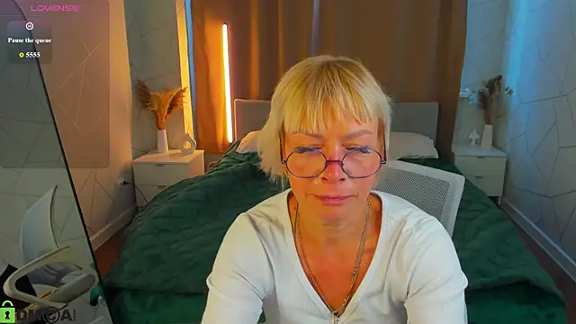 Snapshot of Ann_Annise chatting on July 13, 2026, 12:54 am Ann Annise online show from July 13, 2026, 12:54 am